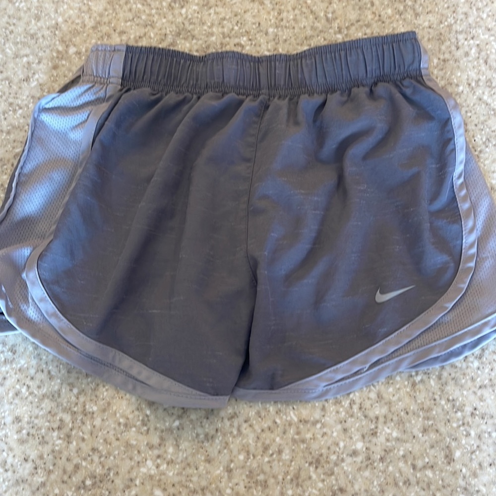 Nike - Picture 3 of 4